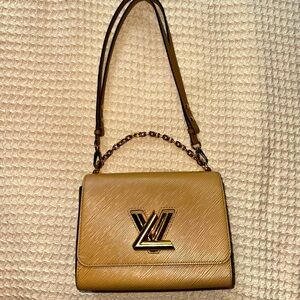 Louis Vuitton twist mm epi leather